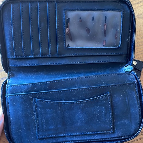 Liz Claiborne Black Wallet - Picture 2 of 6